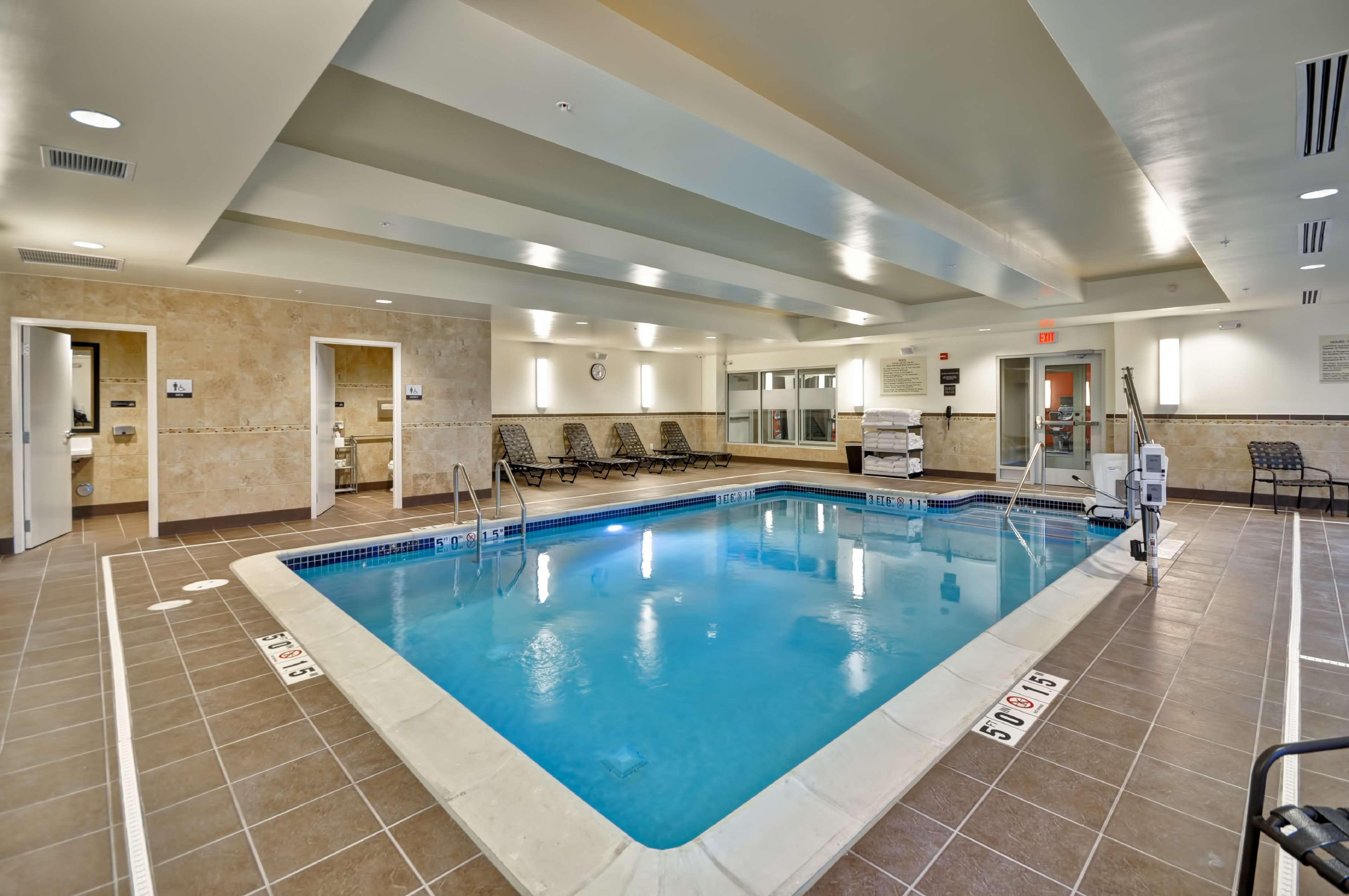 Hilton Garden Inn Detroit Трой Экстерьер фото